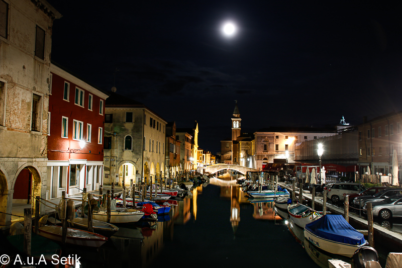 Canon EOS 7D Mark II; 18-200mm; 21 mm; 