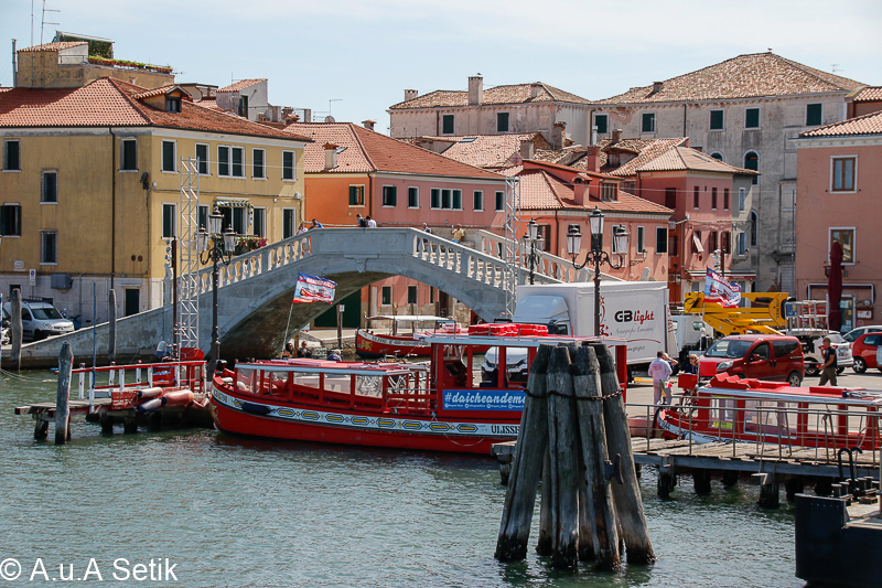 Canon EOS 7D Mark II; 18-200mm; 54 mm; 