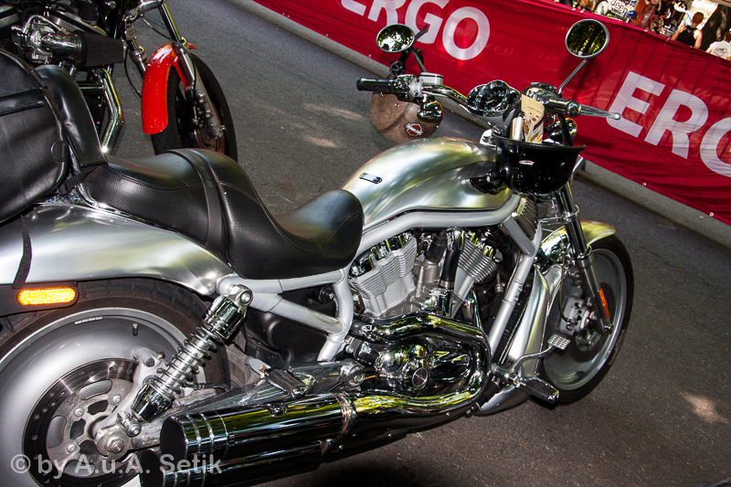 Canon EOS 40D; 18-250mm; 24 mm; 1/80 Sek. bei f / 6,3; 