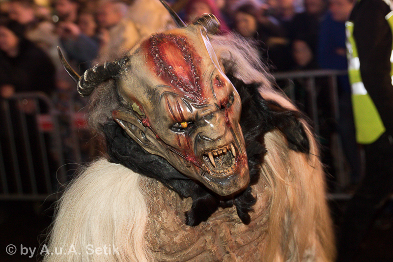 Canon EOS 7D Mark II; EF24-70mm f/2.8L II USM; 44 mm; 1/30 Sek. bei f / 2,8; 