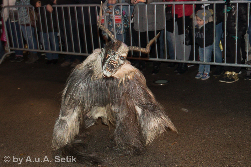 Canon EOS 7D Mark II; EF24-70mm f/2.8L II USM; 33 mm; 1/30 Sek. bei f / 2,8; 